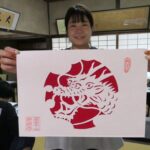 完成した切り絵細工の吉祥飾紙