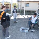 タイヤの交換方法を学ぶ参加者