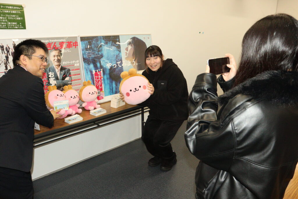 撮影に励む学生