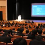 文化ホールで開かれた勝間田高校生徒の発表会の様子=岡山県勝央町で