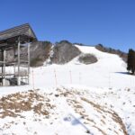 雪不足で１日も営業できていない恩原高原スキー場=岡山県鏡野町で