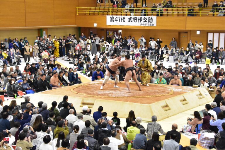 結びの一番は横綱・照ノ富士が大関・霧島と対戦=岡山県真庭市で