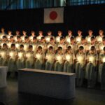 病院での実習に向けて継灯式に臨む生徒たち=岡山県津山市で