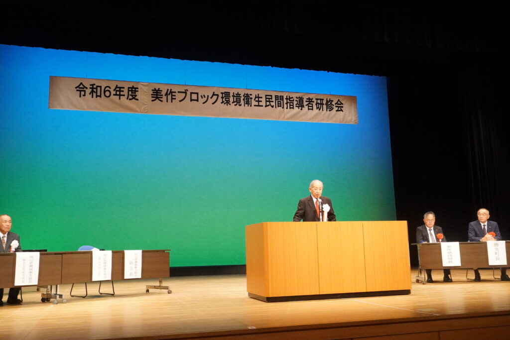 あいさつする櫻井健一同協会副会長