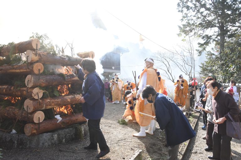 石山寺で「星祭大護摩供」