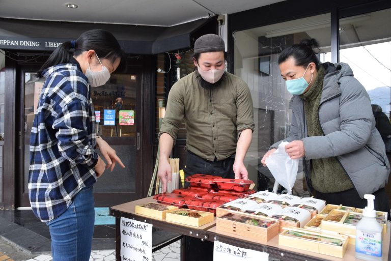 ソシオ一番街で弁当の店頭販売