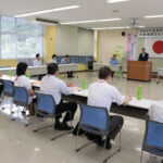 緊張感を持った業務の周知徹底を求める矢山会長＝岡山県美咲町で
