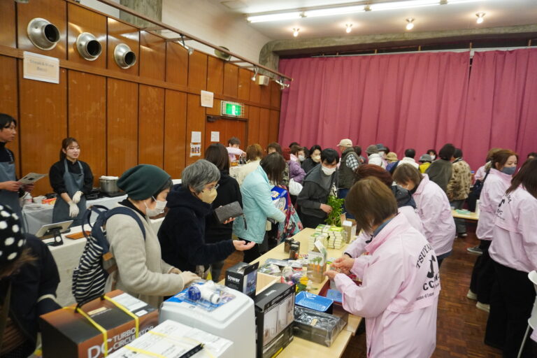 にぎわう女性会バザー＆マルシェ=岡山県津山市で