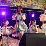 ステージでSTU48のメンバー