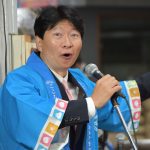 作品への想いを熱意たっぷりに語る、伊原木岡山県知事＝岡山県岡山市